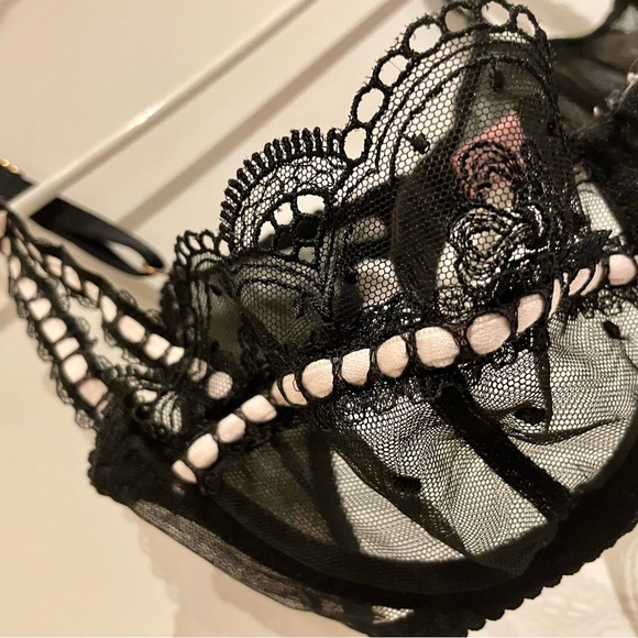 Black lace Agent Provocateur Bra with interwoven pink trim. size 32C - Picture 6 of 9